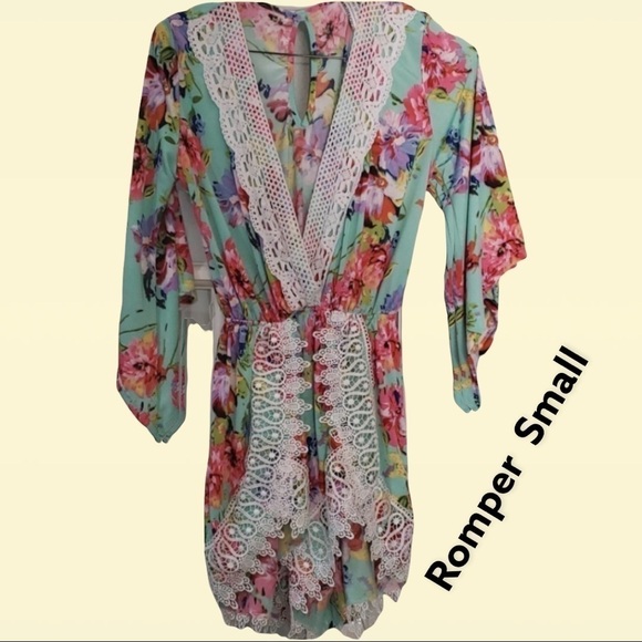 ROMPER by Giddy Up Glamour Aqua Floral & Lace S Flared Sleeves Spandex EUC - Picture 1 of 8